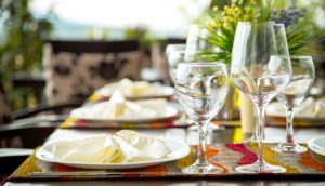 料理をメインにした会費制の挙式スタイル