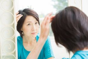 対策は原因を知ることから！抜け毛が増える理由は何？