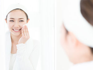 にきび跡を改善するにはクレンジングなど毎日のセルフケアが大切