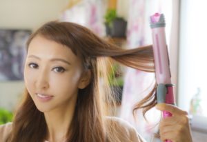 女性の抜け毛の原因は何？気になる女性の薄毛を予防する