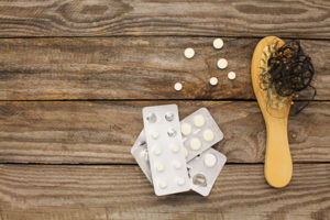 手術で薄毛を改善する