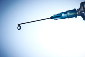 注射で胸を大きくする