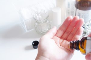 メディプラスゲルは安全に使用出来る？成分の副作用について調べてみました。ネットの酷評口コミも大公開！